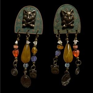 Cat themed beaded dangle vintage earrings. Multicolored.